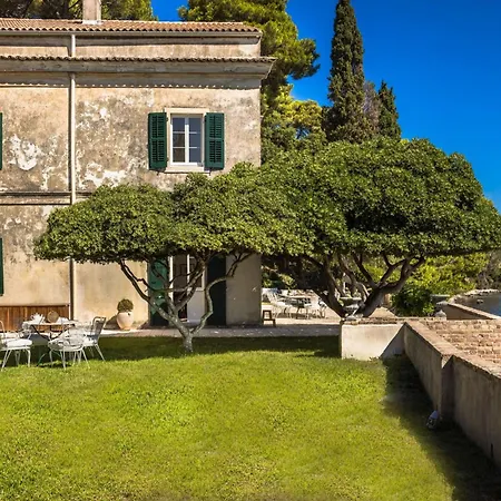 Magnificent Seafront Corfu - 5 En-suite Bedrooms -the Durrells House | Historic Elegance & Modern Luxuries - Direct Access & Private Heated Pool Villa