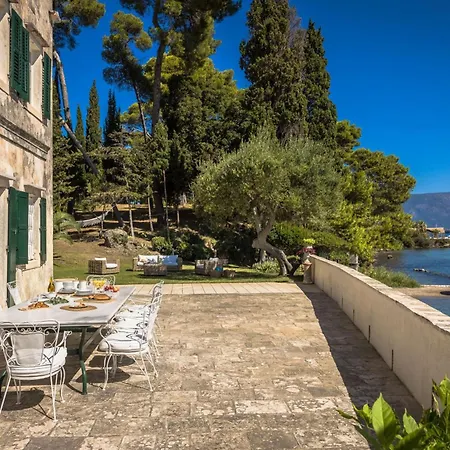 Magnificent Seafront Corfu - 5 En-suite Bedrooms -the Durrells House | Historic Elegance & Modern Luxuries - Direct Access & Private Heated Pool Kontokali