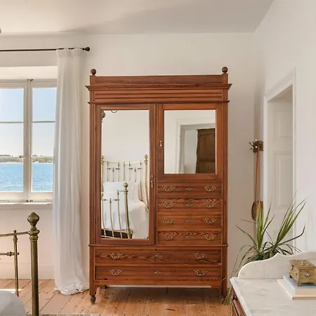 Vilă Magnificent Seafront Corfu - 5 En-suite Bedrooms -the Durrells House | Historic Elegance & Modern Luxuries - Direct Access & Private Heated Pool *