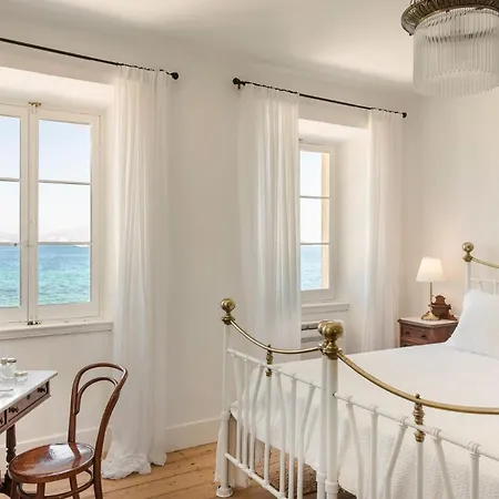 Magnificent Seafront Corfu - 5 En-suite Bedrooms -the Durrells House | Historic Elegance & Modern Luxuries - Direct Access & Private Heated Pool 빌라 *