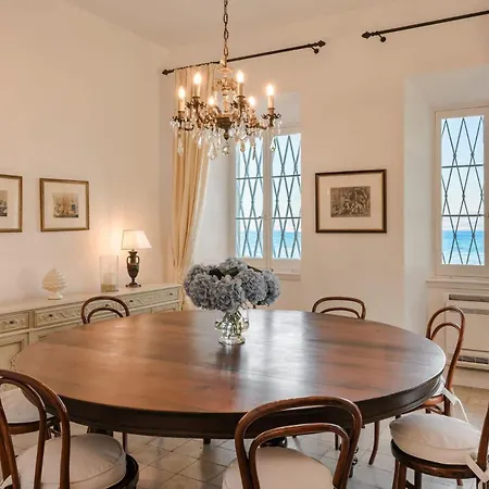 Magnificent Seafront Corfu - 5 En-suite Bedrooms -the Durrells House | Historic Elegance & Modern Luxuries - Direct Access & Private Heated Pool 빌라
