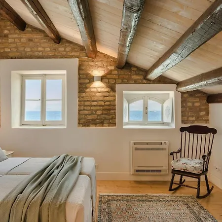 Magnificent Seafront Corfu - 5 En-suite Bedrooms -the Durrells House | Historic Elegance & Modern Luxuries - Direct Access & Private Heated Pool 빌라