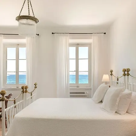 빌라 Magnificent Seafront Corfu - 5 En-suite Bedrooms -the Durrells House | Historic Elegance & Modern Luxuries - Direct Access & Private Heated Pool