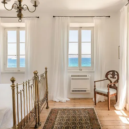 빌라 Magnificent Seafront Corfu - 5 En-suite Bedrooms -the Durrells House | Historic Elegance & Modern Luxuries - Direct Access & Private Heated Pool *