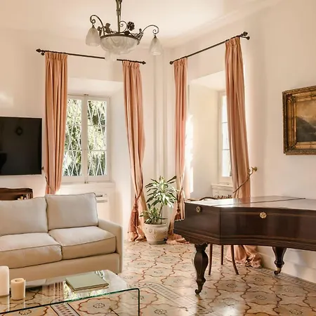 Vilă Magnificent Seafront Corfu - 5 En-suite Bedrooms -the Durrells House | Historic Elegance & Modern Luxuries - Direct Access & Private Heated Pool