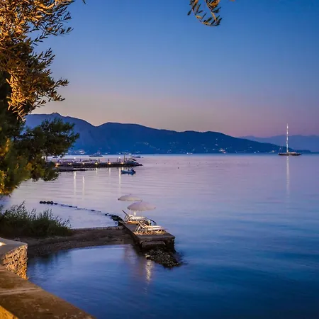 빌라 Magnificent Seafront Corfu - 5 En-suite Bedrooms -the Durrells House | Historic Elegance & Modern Luxuries - Direct Access & Private Heated Pool *