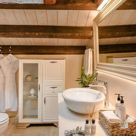 Magnificent Seafront Corfu - 5 En-suite Bedrooms -the Durrells House | Historic Elegance & Modern Luxuries - Direct Access & Private Heated Pool 빌라 *