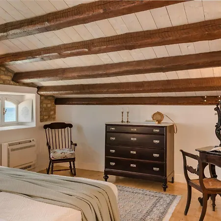 Magnificent Seafront Corfu - 5 En-suite Bedrooms -the Durrells House | Historic Elegance & Modern Luxuries - Direct Access & Private Heated Pool 콘토칼리