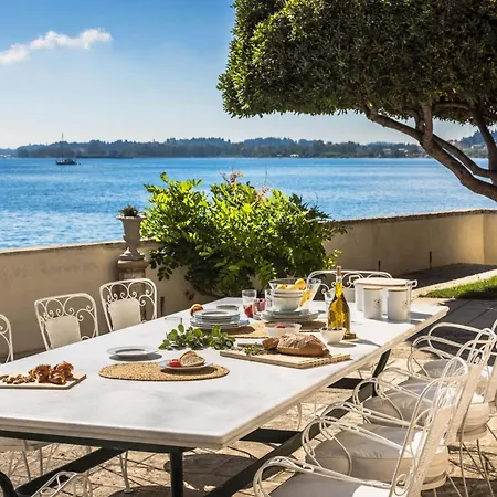 Magnificent Seafront Corfu - 5 En-suite Bedrooms -the Durrells House | Historic Elegance & Modern Luxuries - Direct Access & Private Heated Pool Vilă Kontokali
