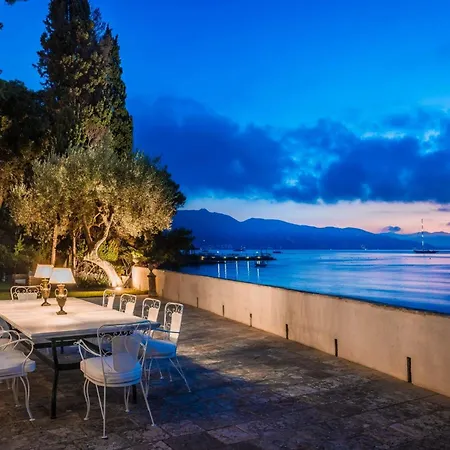 Magnificent Seafront Corfu - 5 En-suite Bedrooms -the Durrells House | Historic Elegance & Modern Luxuries - Direct Access & Private Heated Pool * 콘토칼리