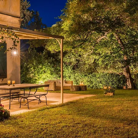 Magnificent Seafront Corfu - 5 En-suite Bedrooms -the Durrells House | Historic Elegance & Modern Luxuries - Direct Access & Private Heated Pool 빌라 콘토칼리