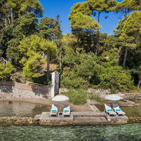 Villa Magnificent Seafront Corfu - 5 En-suite Bedrooms -the Durrells House | Historic Elegance & Modern Luxuries - Direct Access & Private Heated Pool Kontokali